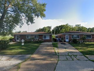 10722 Tropic Dr, Saint Ann, MO 63074