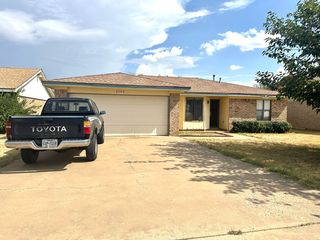 2704 Navasota Dr, Plainview, TX 79072
