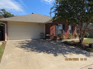 1109 Woodlands Park Dr, Lindale, TX 75771