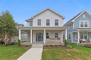 1025 SW Armie St, Lees Summit, MO 64081