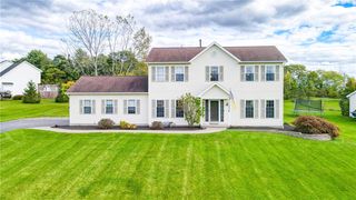 3538 View Pointe Dr, Macedon, NY 14502