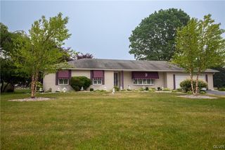 372 Schoeneck Ave, Nazareth, PA 18064