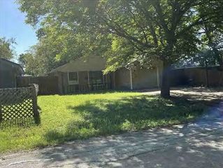 405 S  Dallas St, Kaufman, TX 75142