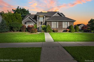30003 Huron Meadows Dr, Rockwood, MI 48173