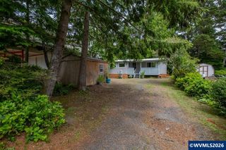 220 SE Hazelton Pl, Depoe Bay, OR 97341