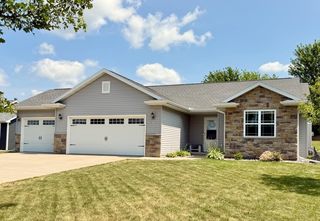 W6127 Sherwood Point Dr, Greenville, WI 54942