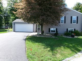 1012 Lakehurst Dr, Northwood, OH 43619