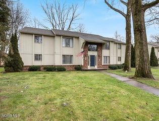 2720 Westcastle Dr #1, Toledo, OH 43615