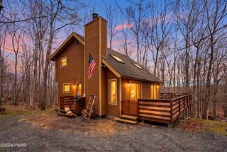 148 Plateau Dr, Lackawaxen, PA 18435