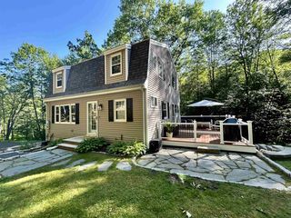 9 Oaklands Road, Newfields, NH 03856