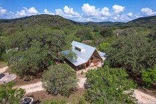 711 Mariposa Avenue, Concan, TX 78838
