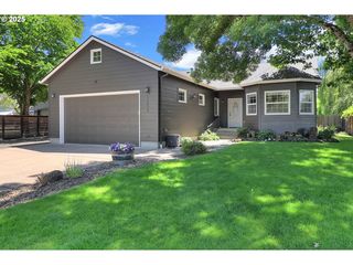 1555 W  13th Ave, Junction City, OR 97448