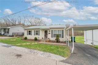 3 Surrey Dr, Hurricane, WV 25526