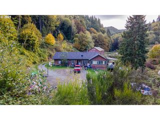 54239 Mariah Rd, Myrtle Point, OR 97458