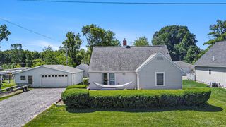 335 Lakeside Dr, Grass lake, MI 49240