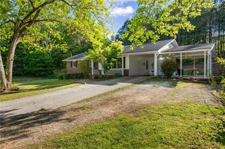 83 Lakeview Dr, Temple, GA 30179