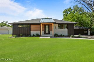 137 W  Chicago Ave, Downers Grove, IL 60515