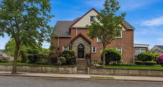 64-02 Ellwell Cres, Rego Park, NY 11374