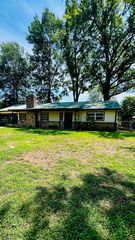 514 Woodland Dr, Jefferson, TX 75657