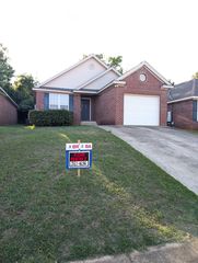 43 Ridgeview Dr, Millbrook, AL 36054