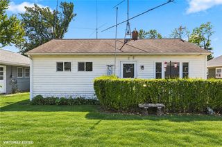 645 40th St NE, Cedar Rapids, IA 52402