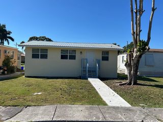 371 Banyan Ave, Pahokee, FL 33476