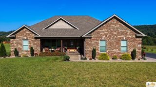 205 Heavenly Haven Dr, Horse Cave, KY 42749