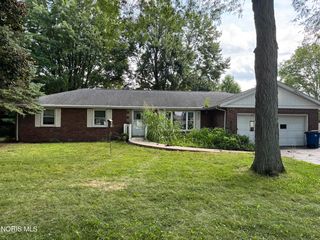 411 W  Gypsy Lane Rd, Bowling Green, OH 43402
