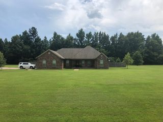 127 Cherokee Rd, Columbus, MS 39705