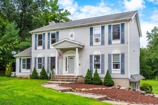 26 Countryside Rd, Columbia, NJ 07832