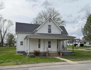 210 Queen St, Loogootee, IN 47553