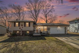 409 Stuart St, Liberty, MO 64068