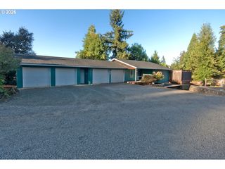 575 S  70th St, Springfield, OR 97478