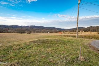 4 Monhollen Dr, Sevierville, TN 37862
