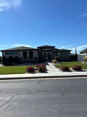 500 W  35th St, Hays, KS 67601