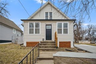 1272 E  18th St, Des Moines, IA 50316