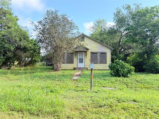 401 E  Ward St, Refugio, TX 78377