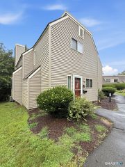 129 Library Lane #129, Simsbury, CT 06070
