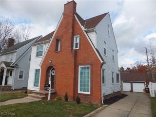 9304 Snow Rd, Parma, OH 44130