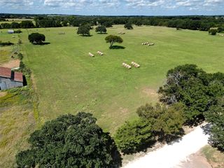 Downs Rd, Covington, TX 76636