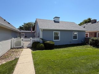 14 Garden Dr, Montgomery, IL 60538