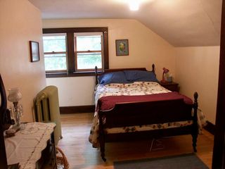 Upstairs front bedroom