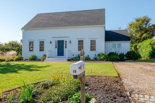 16 Polliwog Pond Rd, Nantucket, MA 02554