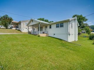 320 Independence Dr, Kingsport, TN 37660