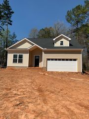 1011 Laurel Ave E, Greenwood, SC 29649