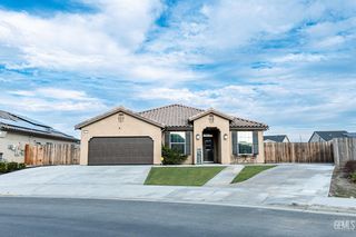 6700 Paper Birch Ln, Bakersfield, CA 93313