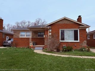 16901 Wilson Ave, Eastpointe, MI 48021