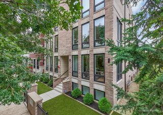 2640 N  Bosworth Ave #PHS, Chicago, IL 60614