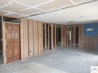 860 E  Main St, Buffalo, MO 65622
