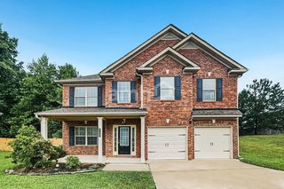 729 Rolling Downs Dr, Loganville, GA 30052